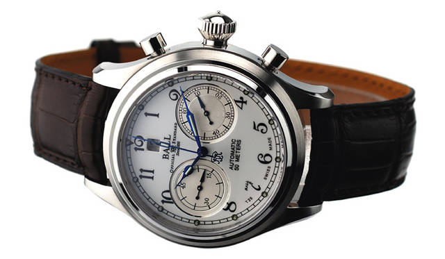 <strong>Ball Watch｜ボール・ウォッチ</strong>　トレインマスター キャノンボール。同社のアンティーク懐中時計に着想を得たクラシカルなエナメル文字盤を採用。直径43mmのビッグサイズで手元にインパクトを与えてくれる。(写真はプロトタイプのため現行商品と異なる場合があります）