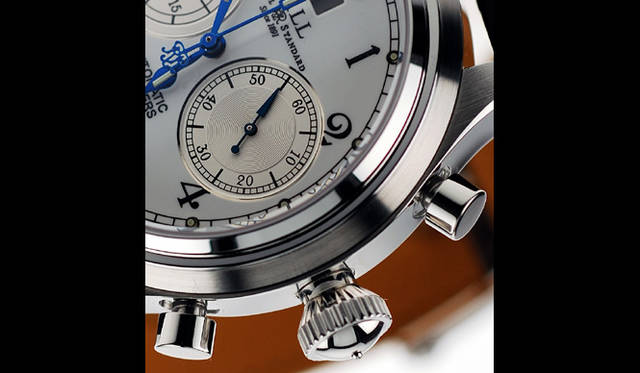 <strong>Ball Watch｜ボール・ウォッチ</strong>　トレインマスター キャノンボール。リューズの意匠にも懐中時計から着想を得たクラシカルな味わいが感じられる。(写真はプロトタイプのため現行商品と異なる場合があります）