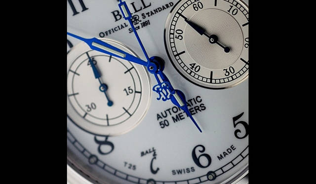 <strong>Ball Watch｜ボール・ウォッチ</strong>　トレインマスター キャノンボール。3時位置にスモールセコンド、9時位置に45分積算計を備える、ユニークな2カウンター・タイプのクロノグラフ。7時位置のインデックスの書体は、同社のロゴによって形成されている。(写真はプロトタイプのため現行商品と異なる場合があります）