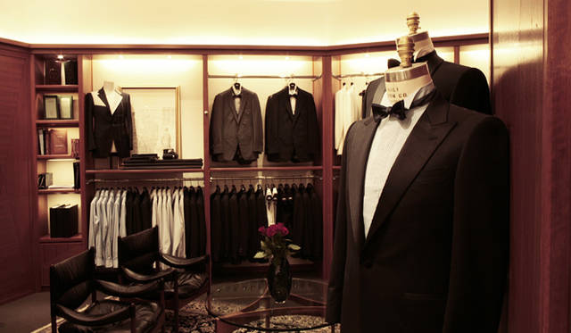 ゆったりとした空間がうれしいフォーマルウェアコーナー