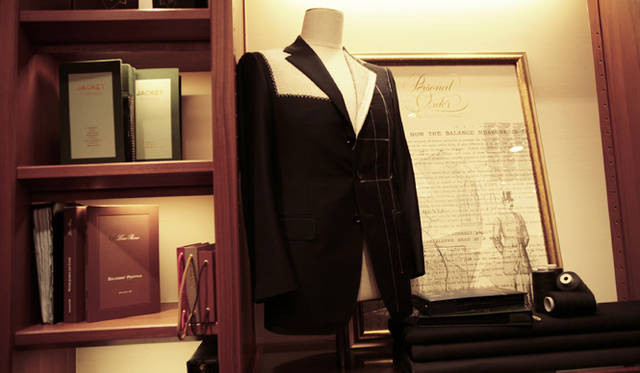 スーツのオーダーメイドにも力を入れている