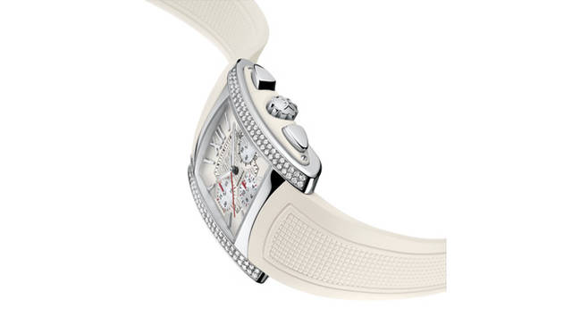 <b>EBEL｜エベル</b>　ダイヤを散りばめたラグジュアリーな装い。ダイナミックな角型形状が力強さも表現してくれる。ブラジリア レディース クロノグラフ