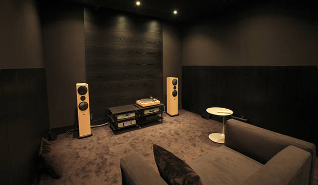 なによりもその音のよさを体感できるオーディオ試聴室。