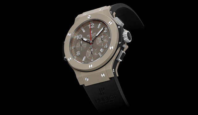 <strong>ウブロ｜HUBLOT</strong>  マグ・バン　　自動巻き　ウブロニウムケース　ラバーベルト