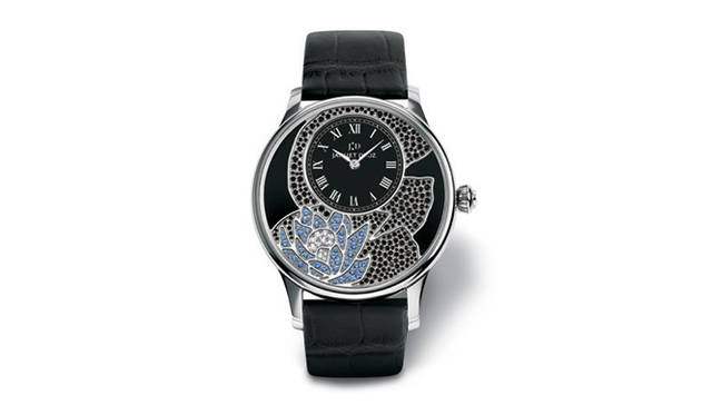 <b>JAQUET DROZ｜ジャケ ドロー</b>　フルール・ド・ロータス　　自動巻き　18KWGケース　クロコダイルベルト　ブラックダイヤモンド（239粒） ブルーサファイア（77粒） ダイヤモンド（12粒）