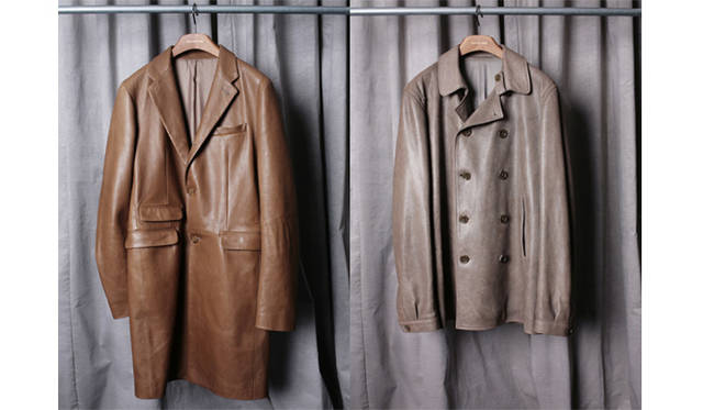左／レザーコート￥367,500、右／レザーハーフコート￥315,000（ともにQUAI DE VALMY）