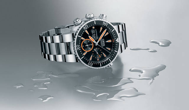 <b>ORIS｜オリス</b>　2000m防水を誇るダイバーズ・クロノ、オリス／カルロス・コステ クロノグラフ。世界限定2000本。