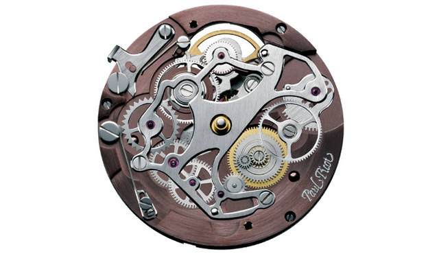 <strong>PaulPicot｜ポール ピコ｜フォトギャラリー</strong>　アトリエ 42 スケルトン オープン・フェイス」に搭載される「キャリバーPP1100」。ブラウンPVDコートが施された地板の上に、ていねいに面取りされたパーツが配置されている。通常は文字盤側からは見られないテンプの動きも、地板自体をくり貫くことで可視化されている。