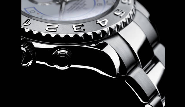　オイスター パーペチュアル ヨットマスターⅡ。カウントダウン機能のプログラムは、回転ベゼルとリューズ、プッシュボタンで行う。