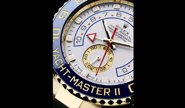 　オイスター パーペチュアル ヨットマスターⅡ。文字盤に設置された扇形の目盛りをカウントダウン針が計測していくことで、残り時間を表示。レガッタ競技の複雑なスタート形態に特化した機能である。