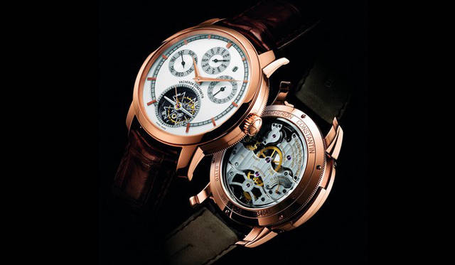  パトリモニー・トラディショナル キャリバー 2755。古典的なミニッツトラックを備えるクラシカルな文字盤に、日付・曜日・月のアナログ表示に加えて、1時位置閏年表示の小窓も装備。シースルーバックからは、「Cal.2755」の雄姿も見られる。毎時１万8000振動、パワリザーブは約58時間、総部品数は602にも及ぶ。