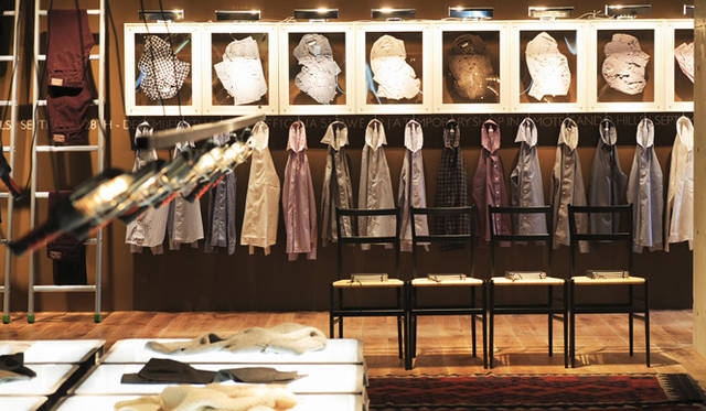 ギャラリーのように壁面を効果的に使用している店内