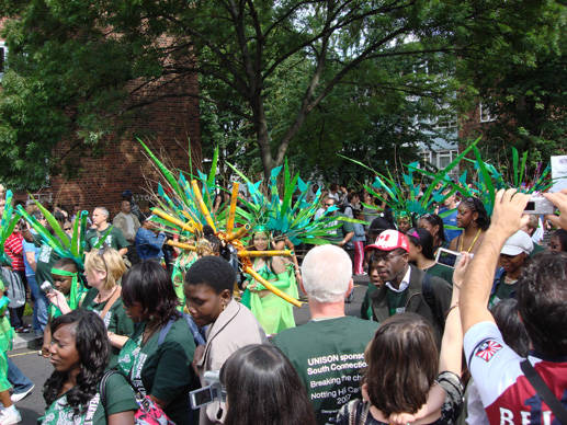いかにもカーニバル！　フロート（山車）なども出ていました。