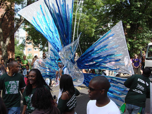 なにを表現しているのかわかりませんが、目立っていました。子供中心の仮装パレードもありました。