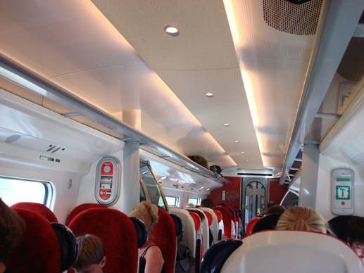 ロンドンのユーストン駅から出るヴァージントレインのエコノミー。