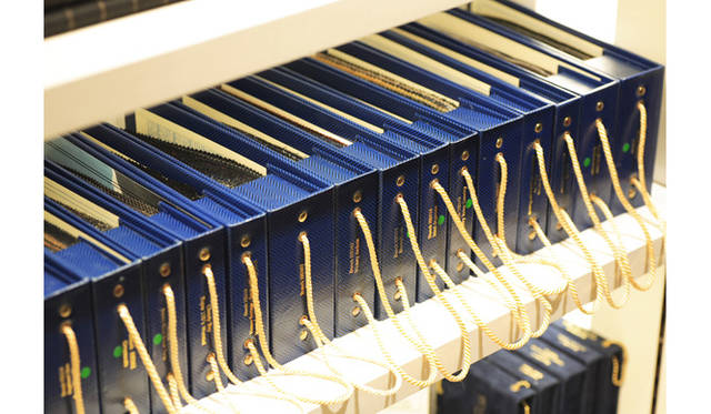 イタリア・ナポリのブランド『DAL CUORE（ダルクォーレ）』や、『Stefano de Chiara（ステファノ デ キアーラ』などのスーツをあつらえられる。