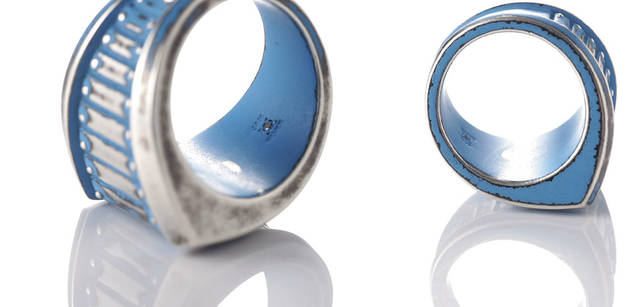 [無皇刃譚　羅浪リング]  2万4150円<br>“名無し”の好敵手である“羅狼”の身を包む『甲冑』をイメージし製作されたもの。