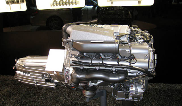 Cクラスのコンパクトなボディに、なんと457psの6.3リッターV8エンジンを搭載。0-100km/hを4.5秒でこなす。