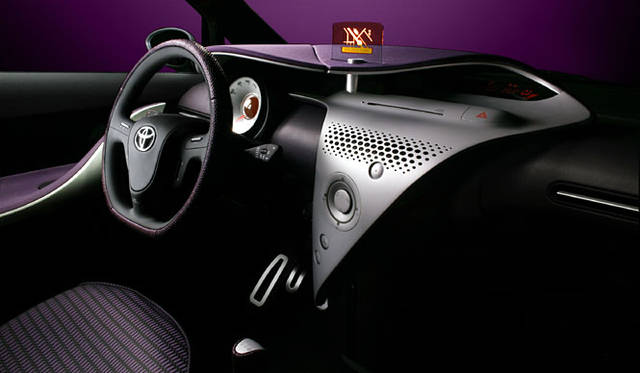 iQコンセプトのインテリア。市販モデルがどこまで内外デザインを維持できるか？