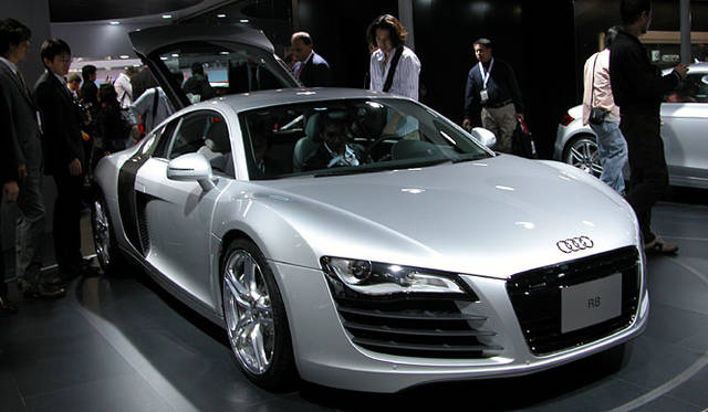 アウディのロードゴーイングスポーツ「R8」。