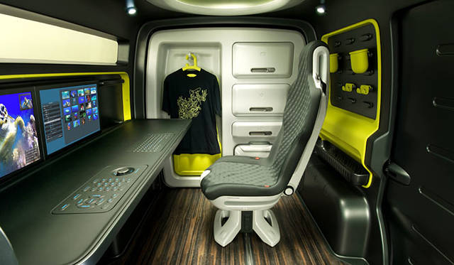 出展車は各地の海を訪ねるオーシャンフォトグラファーの使用を想定したとか。