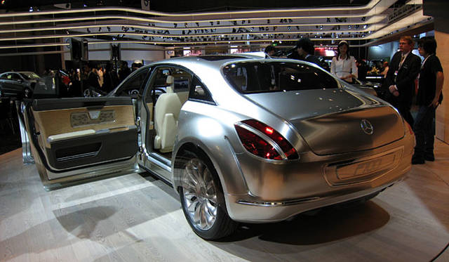 CO2排出量はコンパクトカークラスのディーゼル車並みとか。0-100km/h加速7.5秒というパフォーマンスもかねそろえる。