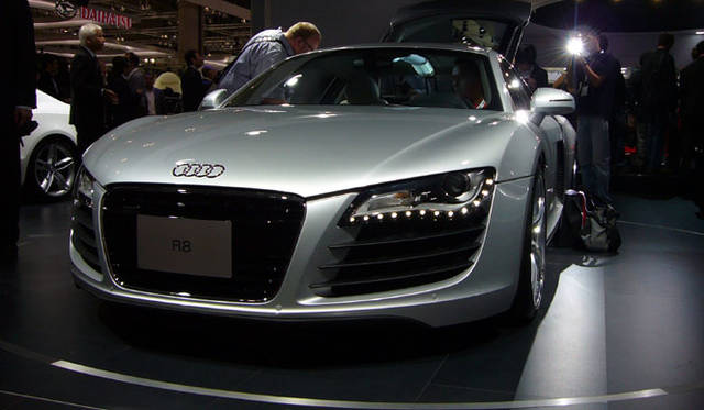 アウディR8