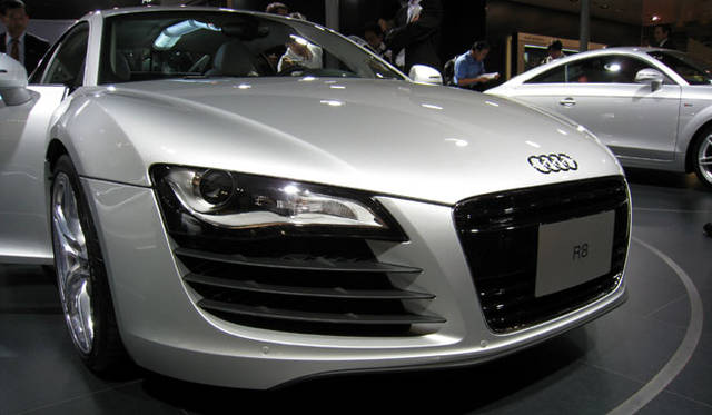 アウディR8
