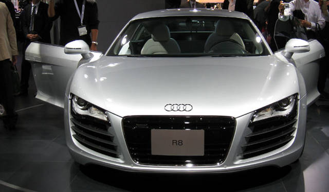 アウディR8