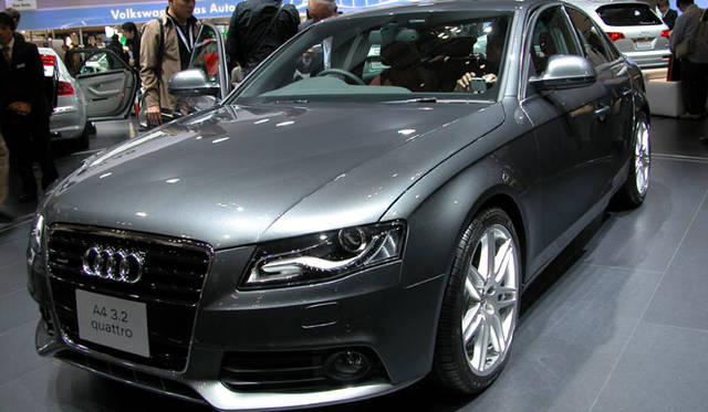 アウディA4