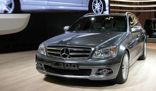 メルセデス・ベンツC300ステーションワゴンブルーテック・ハイブリッド