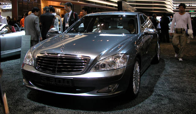 メルセデス・ベンツC300ステーションワゴンブルーテック・ハイブリッド