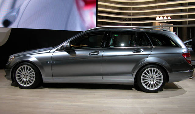 メルセデス・ベンツC300ステーションワゴンブルーテック・ハイブリッド