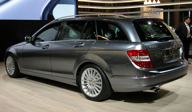 メルセデス・ベンツC300ステーションワゴンブルーテック・ハイブリッド