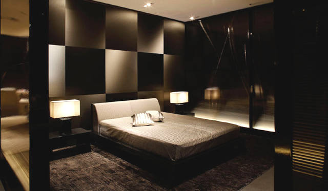 家具は言うに及ばず、テーブルウェア、ライティングからファブリックまで、アルマーニ的ライフスタイルをインテリアの世界にも