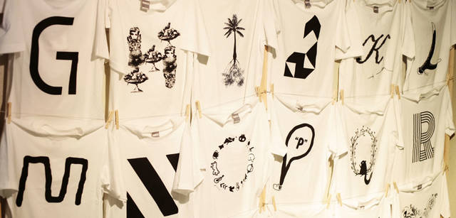 デザインタイド2007のキーアイコン、「アルファベットプロジェクト」。 NIKE製ボディを使用したTシャツも人気。