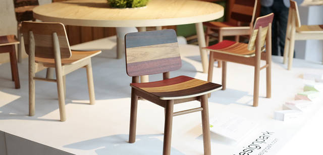日本人三人組、デザインチーム「Leif.designpark」。 木目の風合いを生かした子供用チェアはワンアンドオンリー。