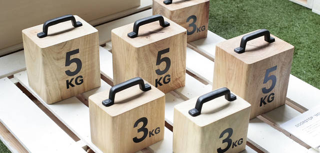 ランドスケーププロダクツの新作ドアストッパー、「MOKU TANK」。