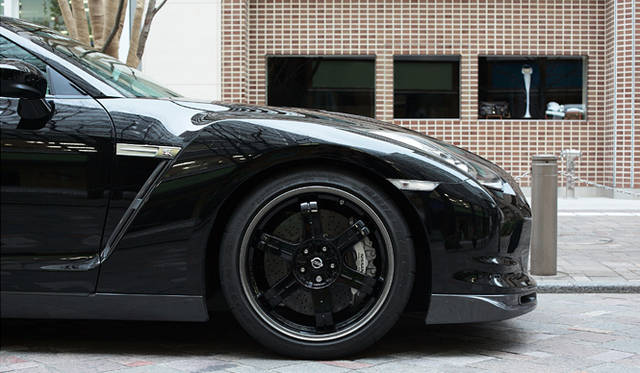 NISSAN GT-R Spec V｜Carbon ceramic blake is the greatest characteristic of the 