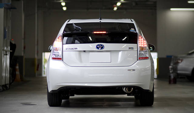 　リアハッチ後端に設置されたリアスポイラーは、空力向上のため1mm単位で調整されている。