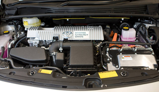 　エンジンルーム。エンジン、モーターともにハイパワー化が図られた。