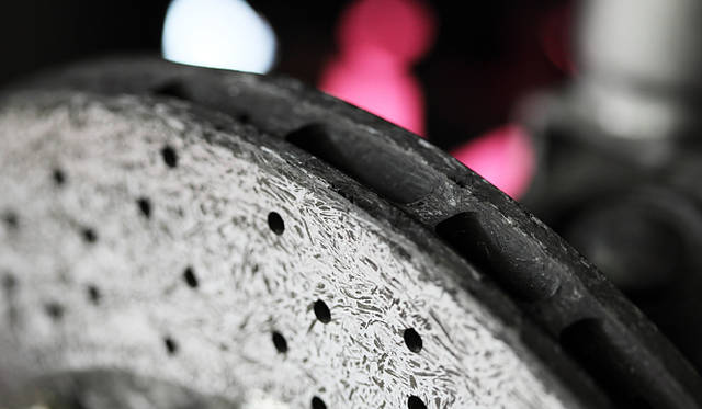 NISSAN GT-R Spec V｜日産GT-R スペックV　Spec V最大の特徴、カーボンセラミックブレーキ