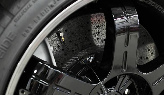 NISSAN GT-R Spec V｜日産GT-R スペックV　加速度計を取り付け周波数を測定