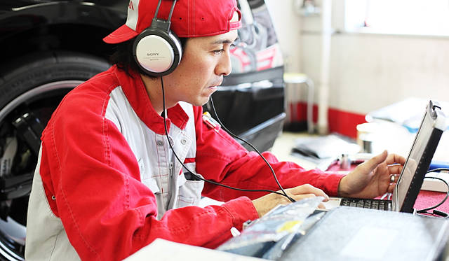 NISSAN GT-R Spec V｜日産GT-R スペックV　周波数を測定時の音をヘッドホンで確認