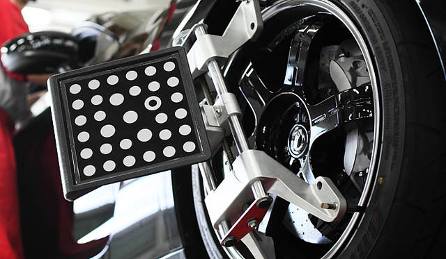 NISSAN GT-R Spec V｜日産GT-R スペックV　各ホイールに反射板を装着しレーザー光線で計測