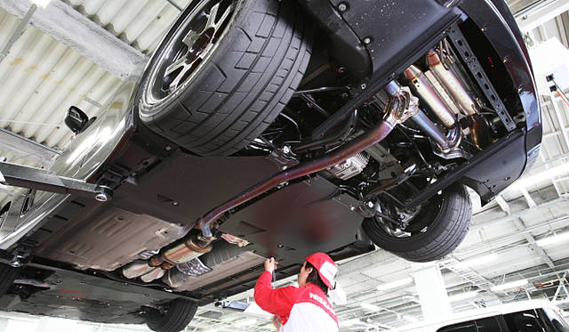 NISSAN GT-R Spec V｜日産GT-R スペックV　外されたパネルをもとに戻す