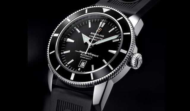   機能を絞り込んだシンプルなルックスから、ダイバーズでありながら気品さえも漂わす。スーパーオーシャン・ヘリテージ（直径38mm）