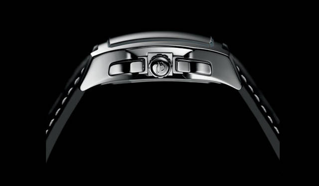 　絶妙なカーブを描くサイドラインが、手元に抜群のフィット感を与える。