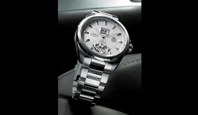 　「グランドカレラ GMT RS」。６時位置のセカンドタイムはディスクの回転で、時を表示する。これが、ローテイティング インディケーター システムの醍醐味であり、ユーザーは針の動きを追わずとも、ディスクの回転によって時の経過を知ることでができる。