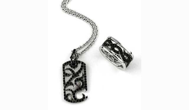 Left:Thorn Dog Tag￥1239000、Right:Mans Thorn Band￥735000(tax in)